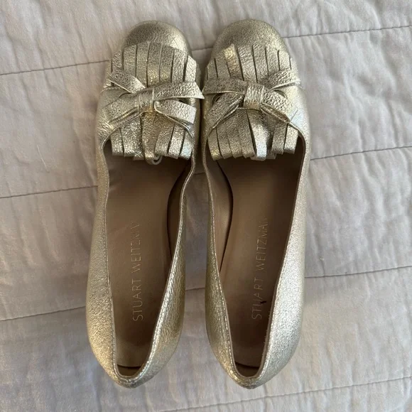 Stuart Weitzman Gold Textured Heels with Fringe Bow - Picture 3 of 6